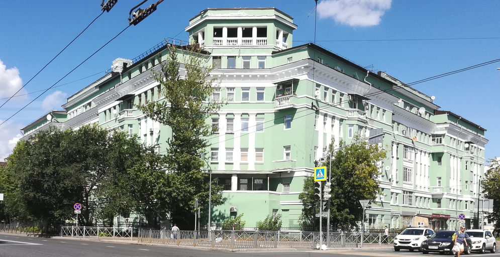 <<МНОГОКВАРТИРНЫЙ ДОМ>>)